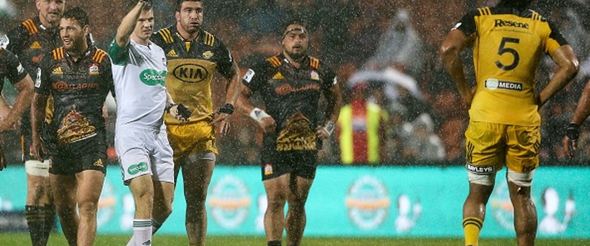 Chiefs claim win as Hurricanes see yellow