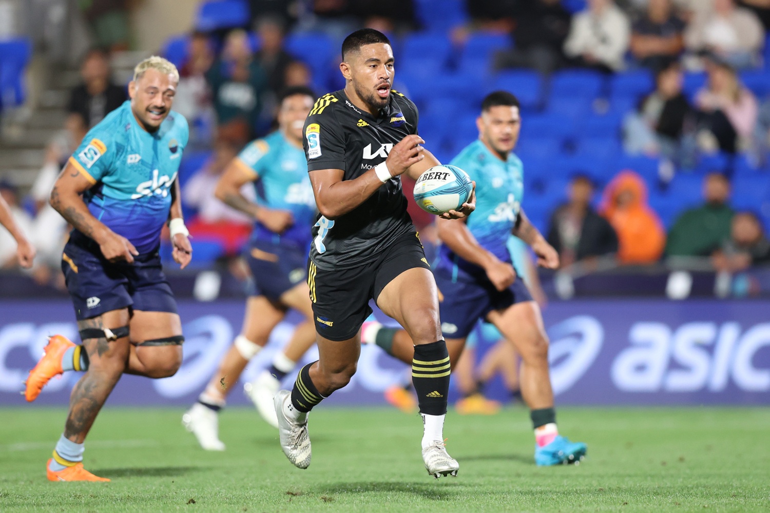 Hurricanes blow away Moana Pasifika in Super Rugby
