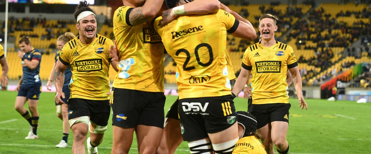 Hurricanes finish with a flourish to down Highlanders in Wellington