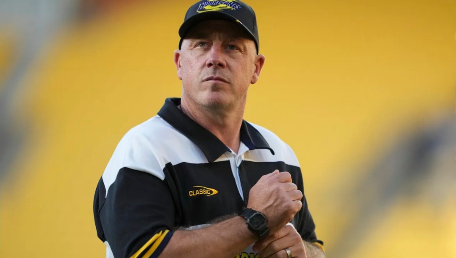 Clark Laidlaw extends stay with Hurricanes to 2027