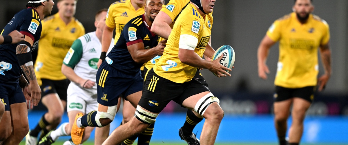 Hurricanes beat Highlanders to top Super Rugby Pacific