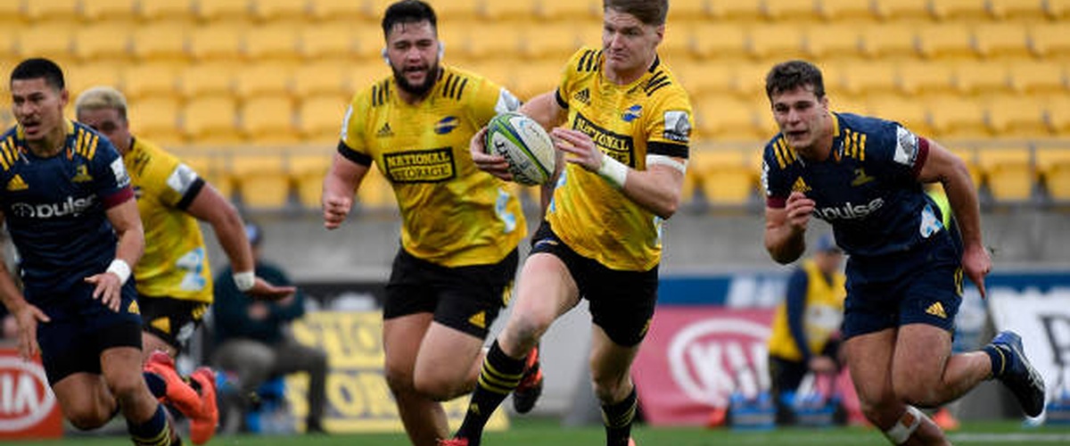Hurricanes edge out Highlanders in testing conditions