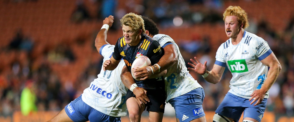 Chiefs beat the Blues with last-gasp try in Hamilton thriller